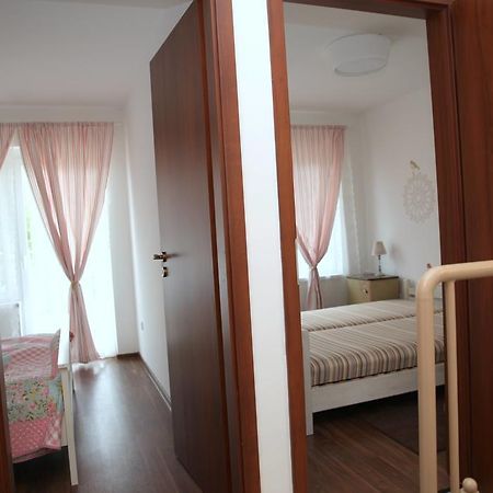 Rozmaring Pihenőház Velence Exterior foto