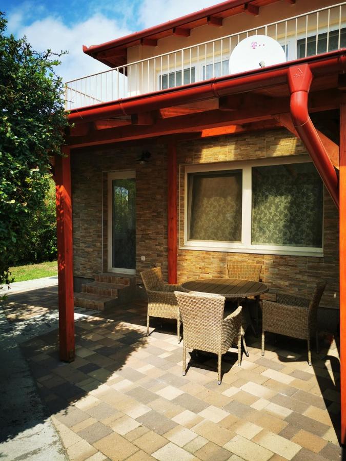 Rozmaring Pihenőház Velence Exterior foto